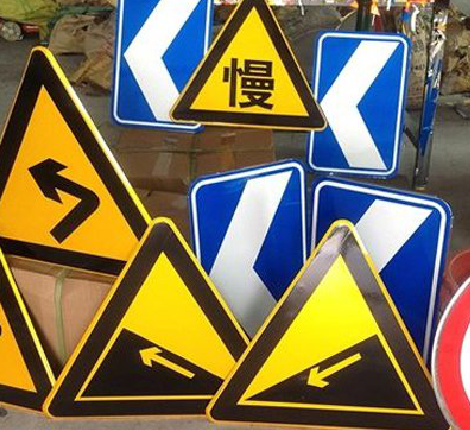 新乡标识标牌中颜色的确定是很重要的。